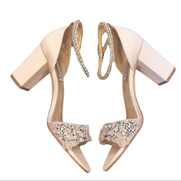 Badgley Mischka Collection Finesse Ankle Strap Sandal in Seashell Satin Size 7.5 - Picture 9 of 13